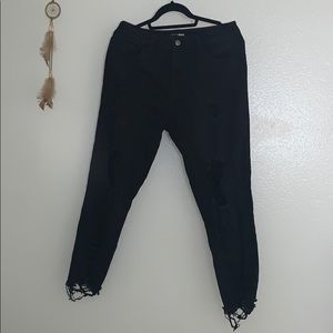 black distressed boyfriend jeans